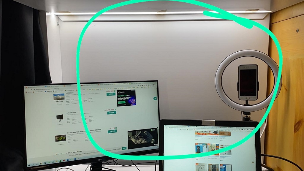 DESK2.jpg