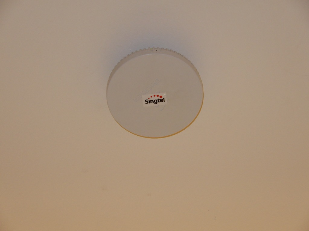 Singtel小型基站 small cell (2).JPG
