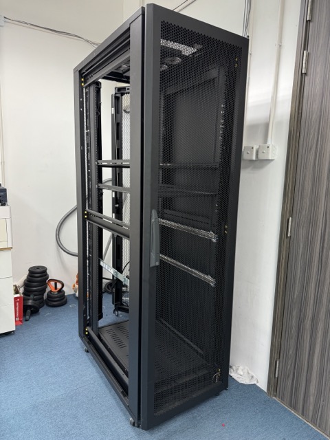 $299 Austin Hughes 42U Server Rack with fans [17/12] - 交易完結 - 電腦領域 ...